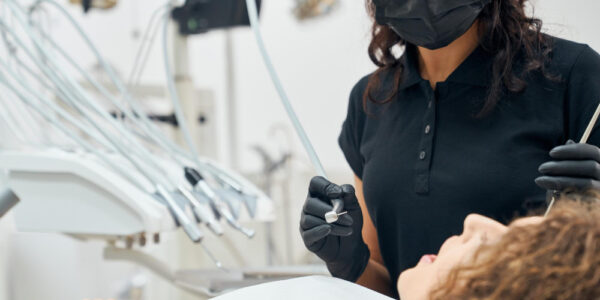 całkowity czas leczenia próchnicy