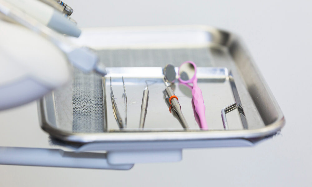 Paradontoza – jak rozpoznać objawy i kiedy iść do dentysty?