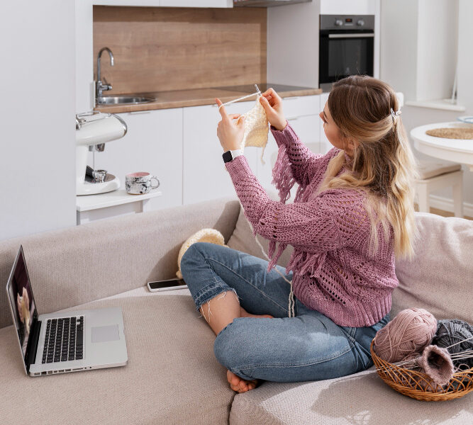 Jakie są zalety gotowych projektów kuchni z salonem?