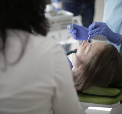 Zaawansowana próchnica – ile wizyt u dentysty potrzeba do wyleczenia?