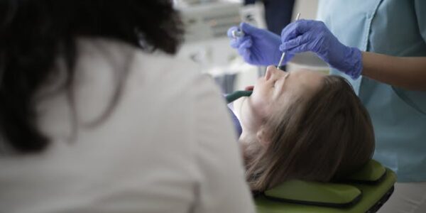 Zaawansowana próchnica – ile wizyt u dentysty potrzeba do wyleczenia?