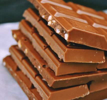 proces produkcji czekolady z użyciem młyna kulowego i tunelu chłodniczego