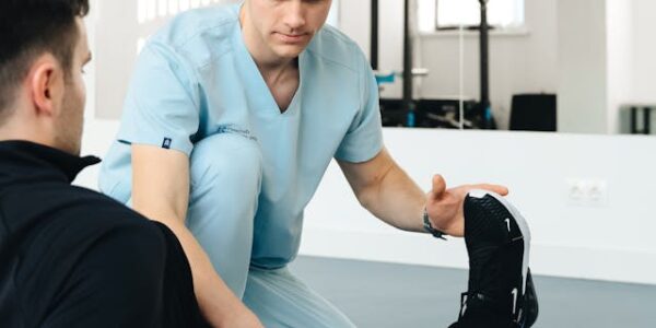 Czy noszenie ortezy na opadającą stopę jest wygodne?