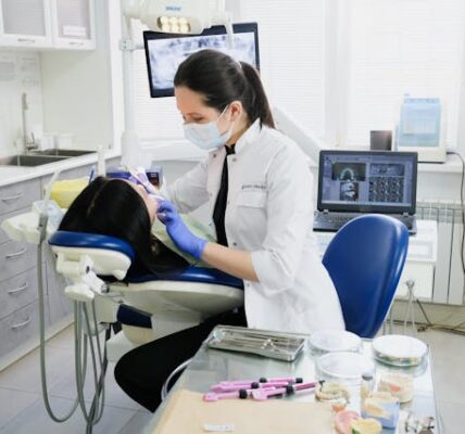 Jak wygląda kontrola po wszczepieniu implantu?