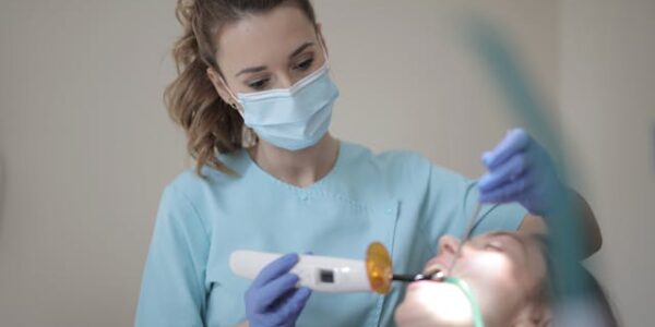 Jak powstaje stan zapalny miazgi i kiedy prowadzi do leczenia kanałowego?