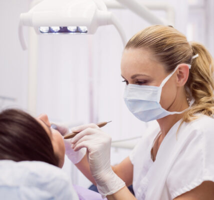 Czy odbudowa zęba na włóknie szklanym nadaje się dla każdego?