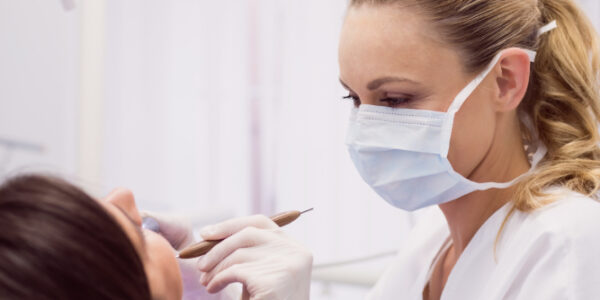 Czy odbudowa zęba na włóknie szklanym nadaje się dla każdego?