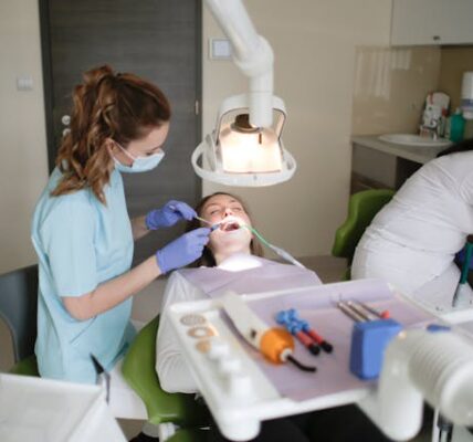 Gabinet stomatologiczny – jakie są najczęstsze zabiegi wykonywane u pacjentów?