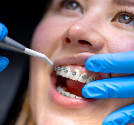 Czy ortodonta może pomóc przy problemach z mówieniem?