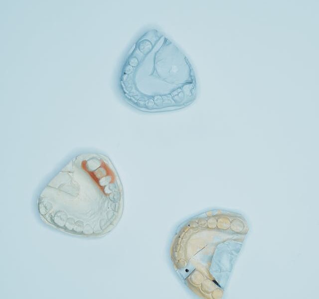 Proteza na dwóch implantach – na czym polega to rozwiązanie?