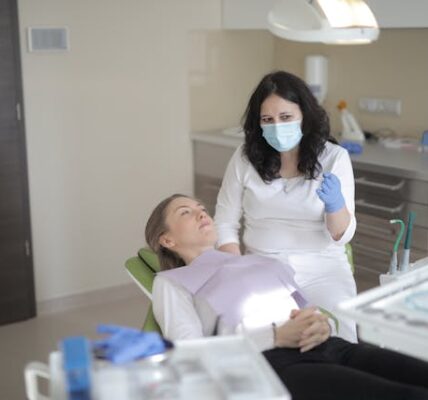 Czy można jeść normalnie po odbudowie zęba na włóknie szklanym?