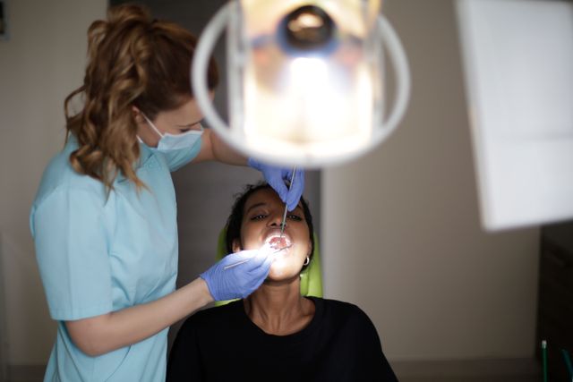 Czy przed przeglądem trzeba umyć zęby u dentysty?