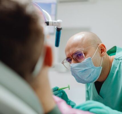 Czym różni się mały ubytek zębowy od głębokiej próchnicy wymagającej większego leczenia?