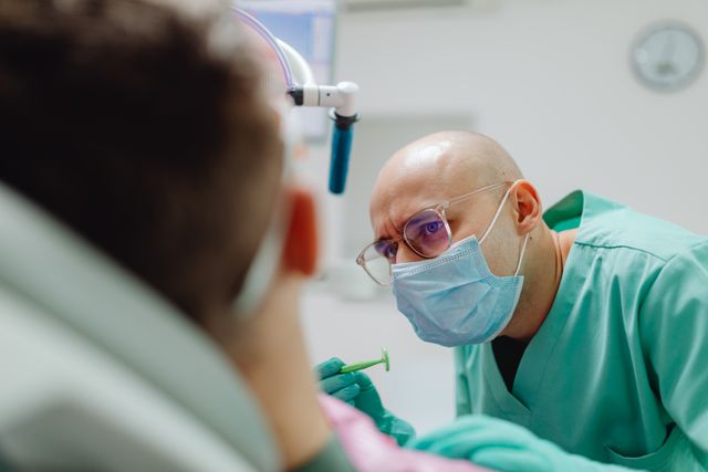 Czym różni się mały ubytek zębowy od głębokiej próchnicy wymagającej większego leczenia?