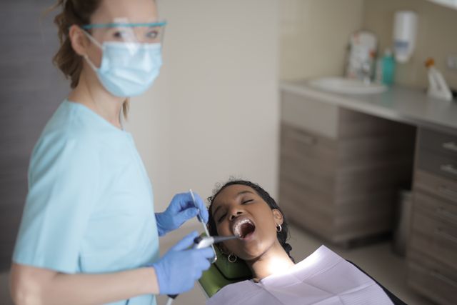Kiedy warto umówić się do dentysty wcześniej niż na planowaną kontrolę?